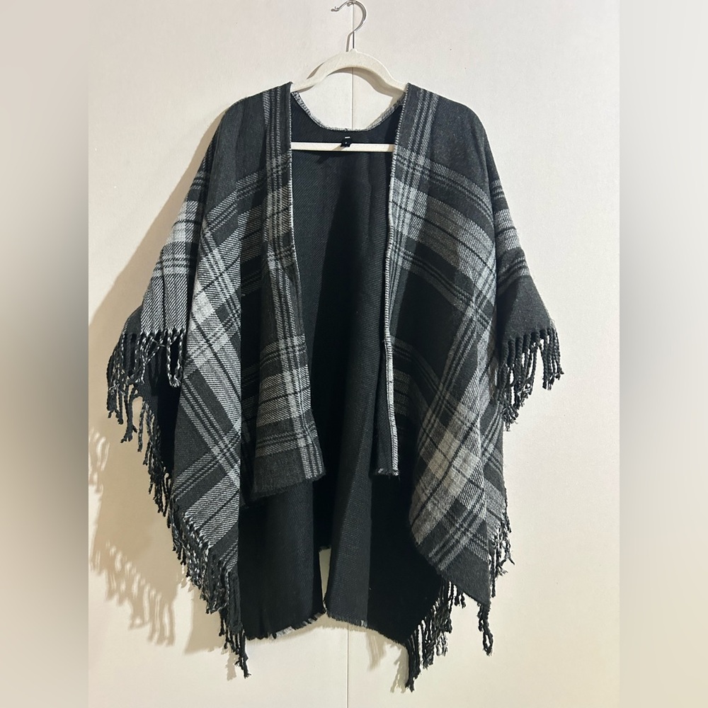 FREE✨with purchase 🔔!!! Denver Hayes Poncho ONE SIZE